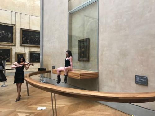 Une performance inhabituelle au Musée du Louvre