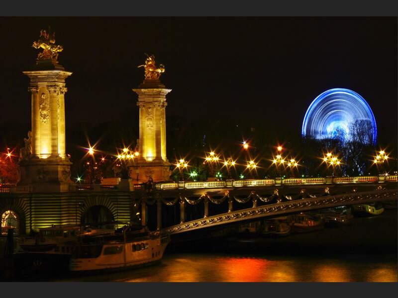 La Grande Roue de la Concorde vue depuis le Pont Alexandre III, à Paris